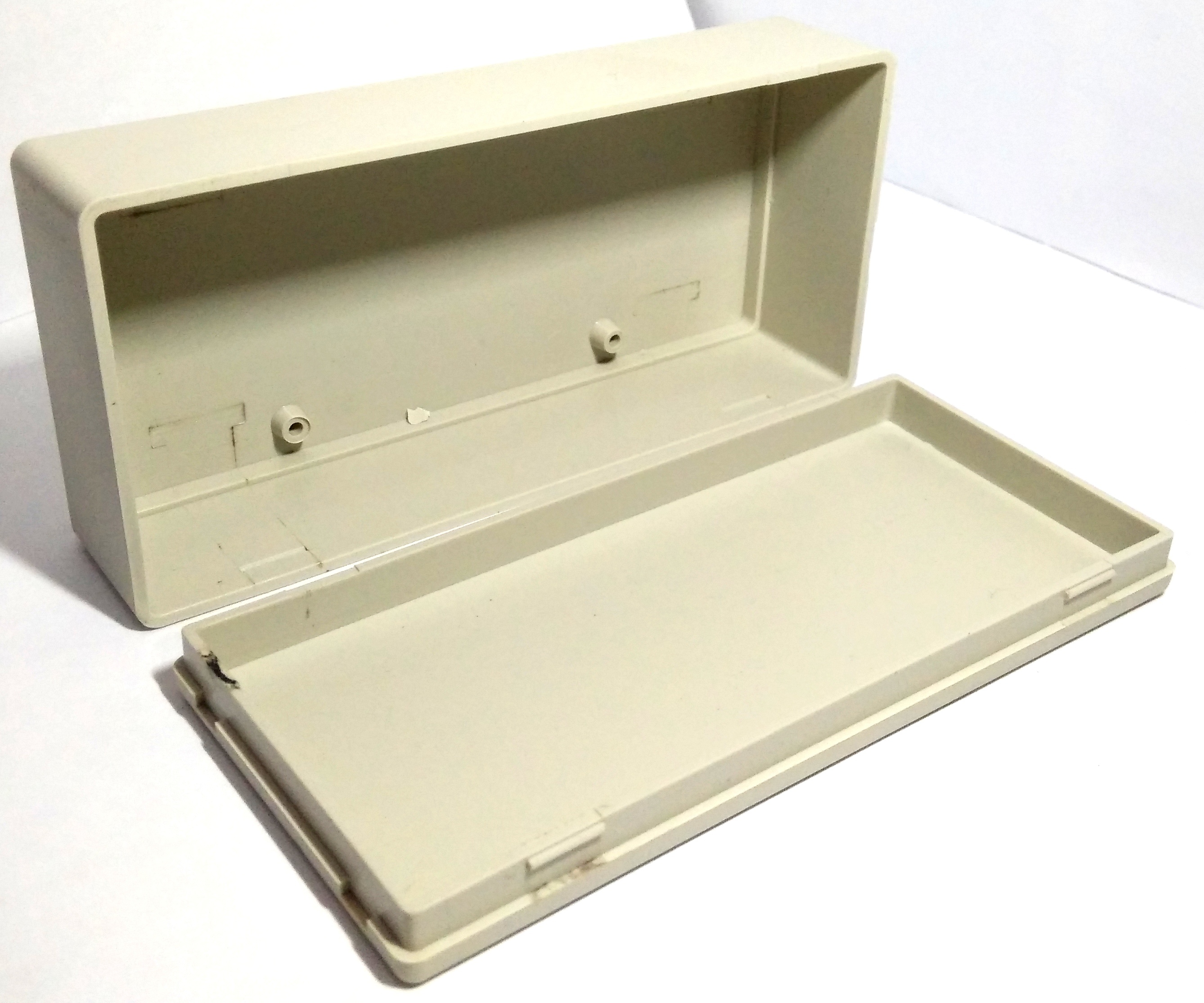Box Plastik Putih 120x56x31mm