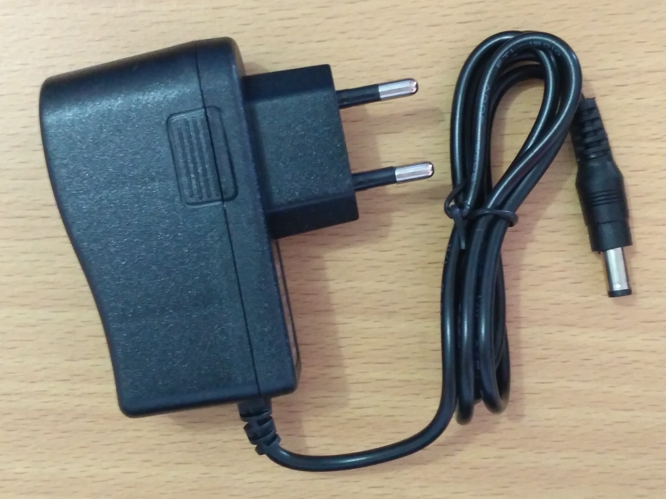 Adaptor 12V 1A