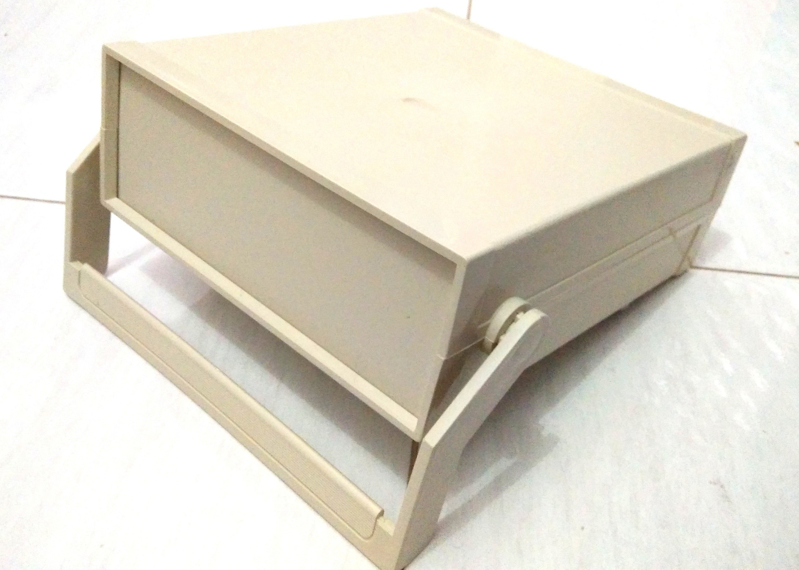 Box Plastik Putih 231x210x80mm